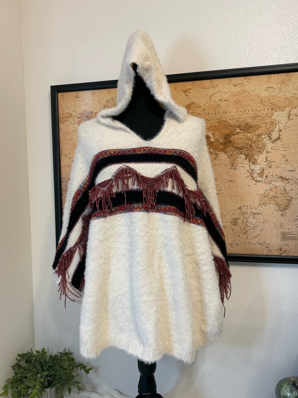 Francesca’s hooded poncho one size